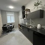 St Benedict Apartamento *